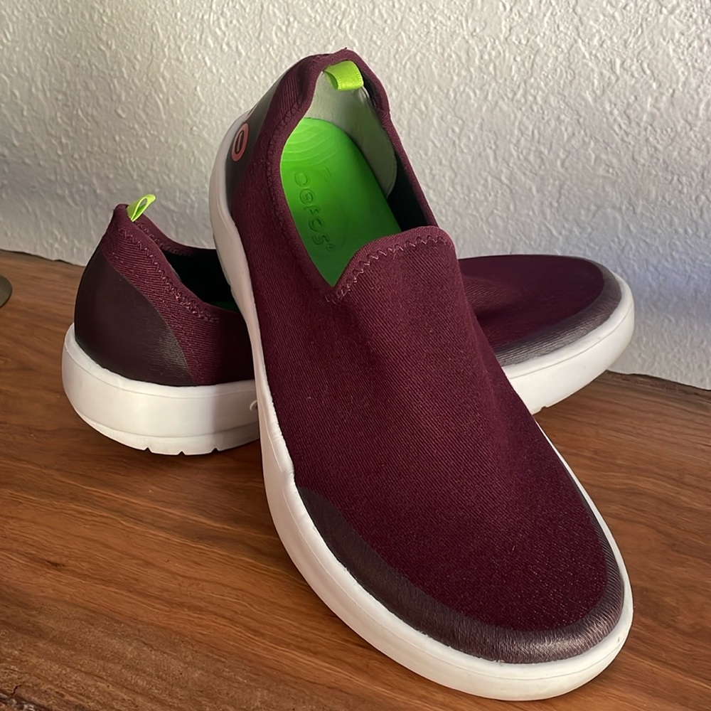 Oofos burgundy shoes